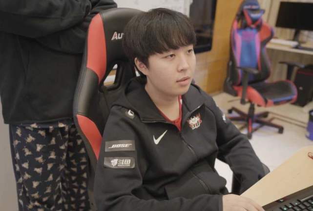 潘展乐李雯雯亮相哈尔滨：为亚冬会喝彩 扬中华体育精神.