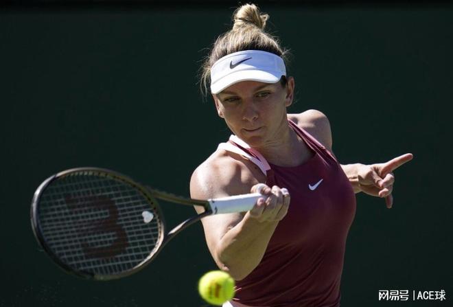 越的网球运 越的网球运